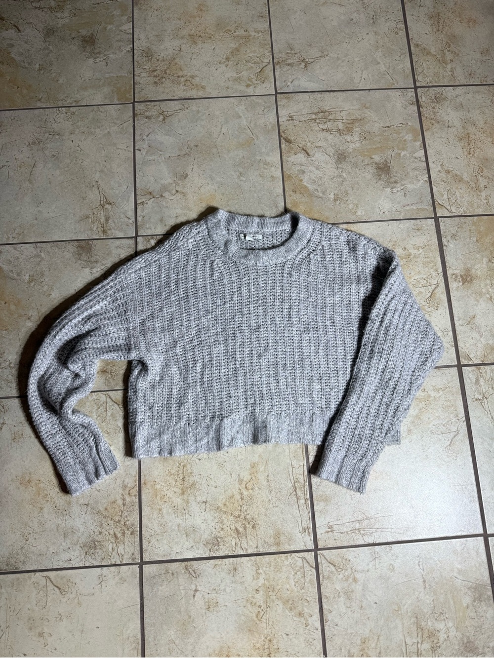 American Eagle Outfitters Light Gray Cropped Crewneck Sweater